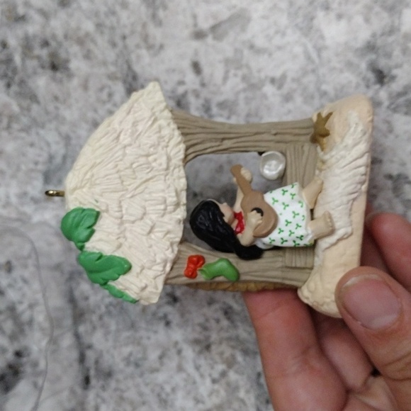 1987 Hallmark Windows of the World Christmas in Polynesia Ornament - Picture 11 of 15